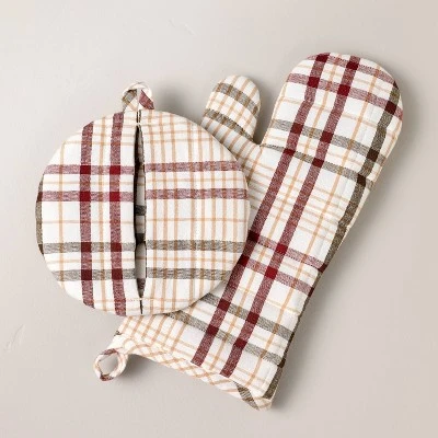 Set Of 2 Fall Plaid Oven Mitts Burgundy/Brown - Hearth & Hand™ With Magnolia 2 Set Of 2 Fall Plaid Oven Mitts Burgundy/Brown - Hearth & Hand™ With Magnolia - Image 2